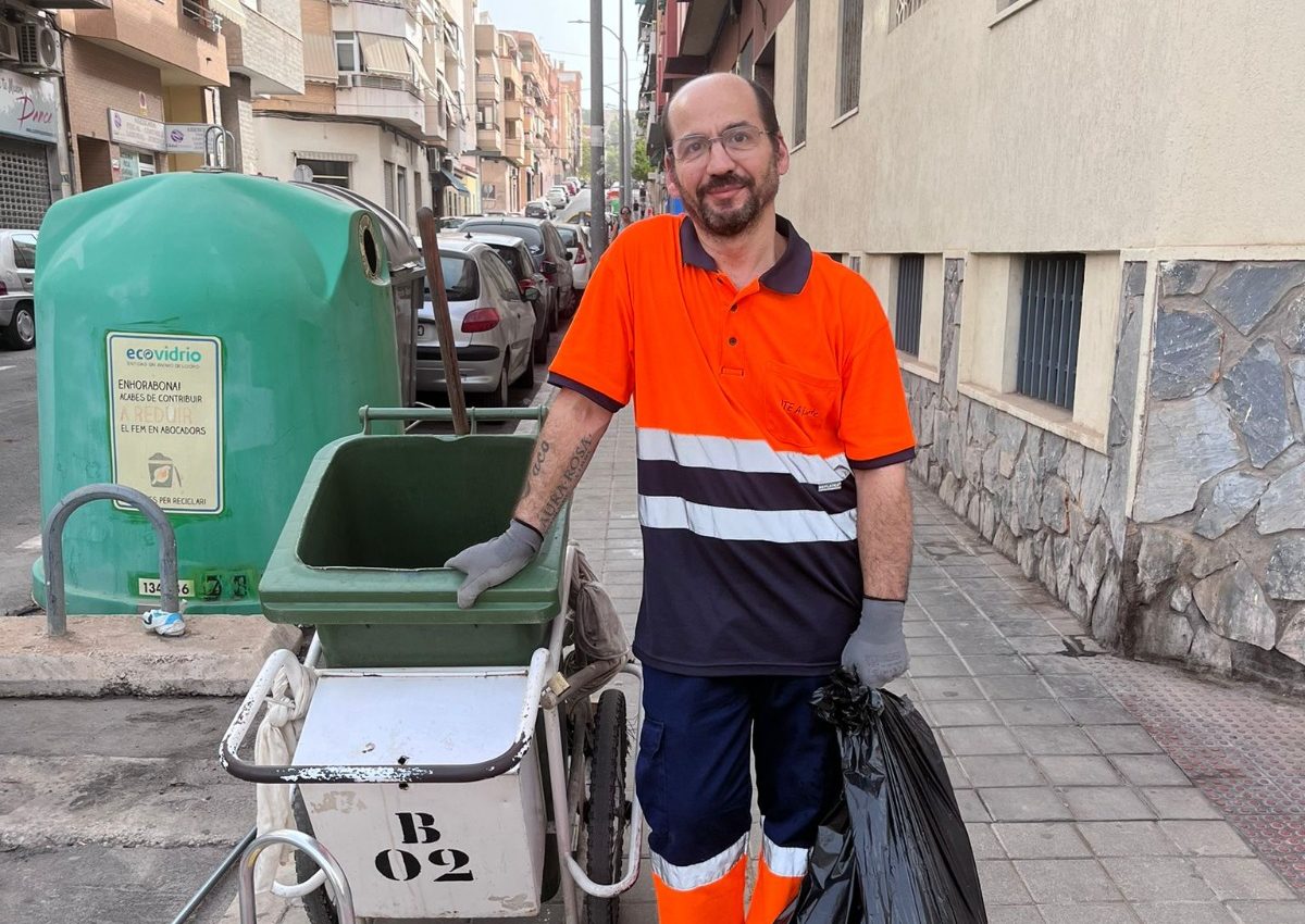 Ir a Francisco continua treballant en UTE Alacant després de la seua formació en neteja viària